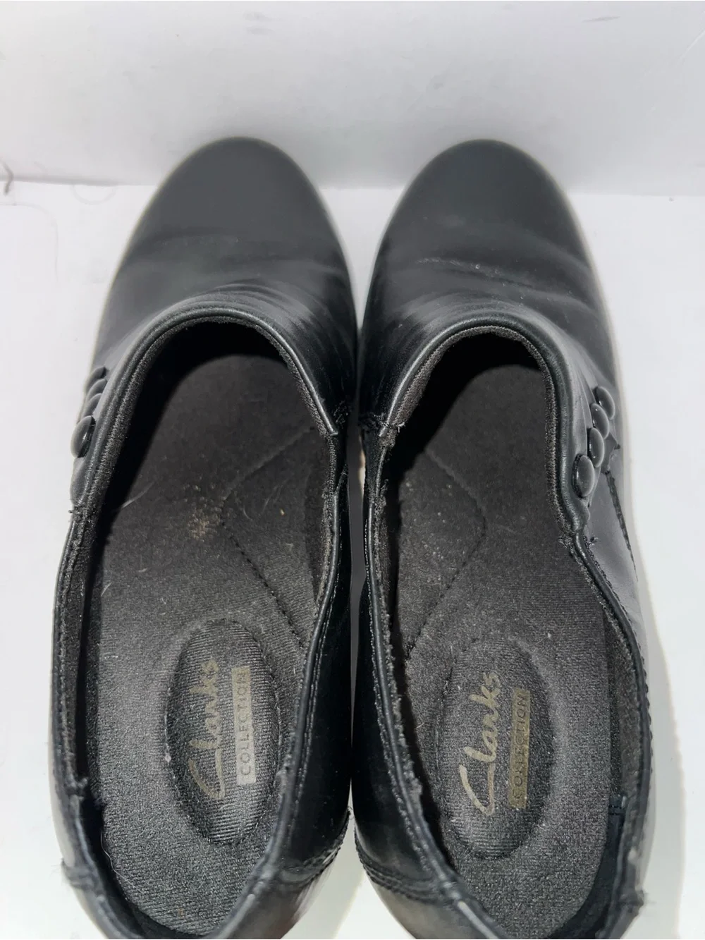 Clarks Collection Black Leather Slip-On Heels – Women’s 6.5